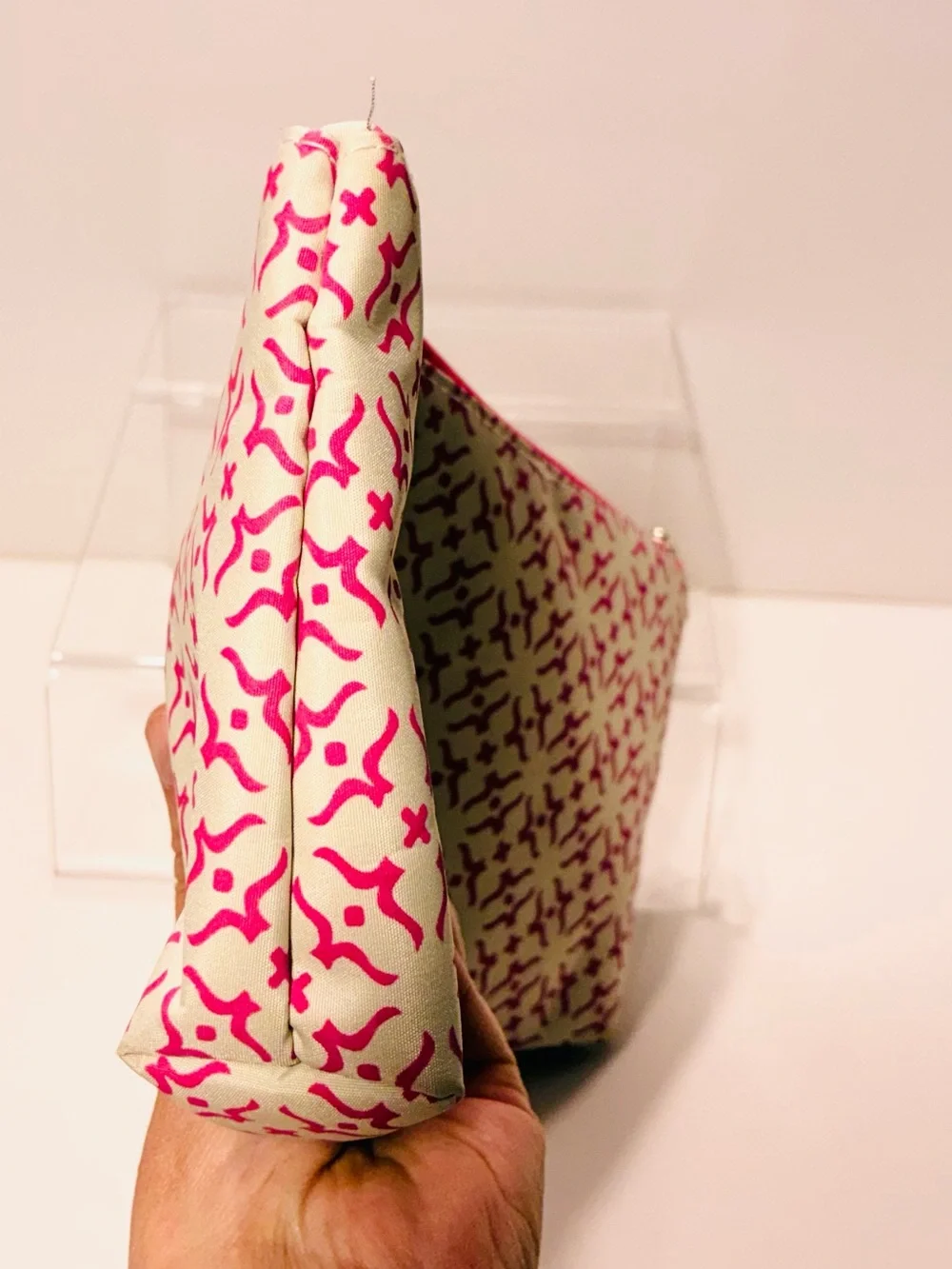 NEW John Frieda Hair Tool Cosmetic Zip Travel Pouch Pink White Geometric